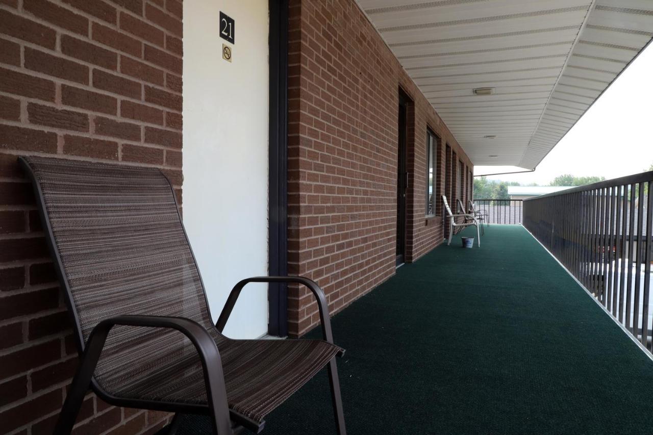 Big Sky Motel Roundup ภายนอก รูปภาพ