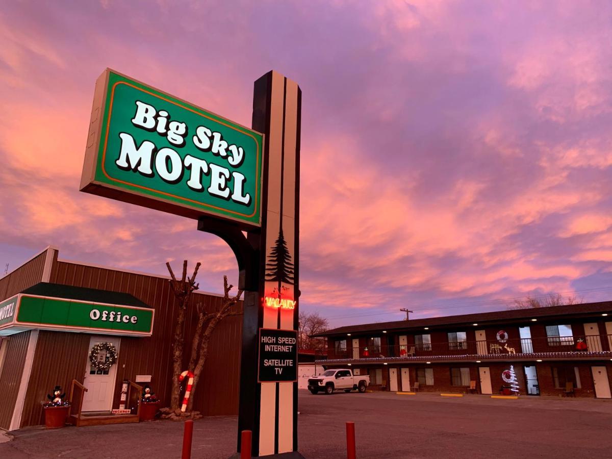 Big Sky Motel Roundup ภายนอก รูปภาพ