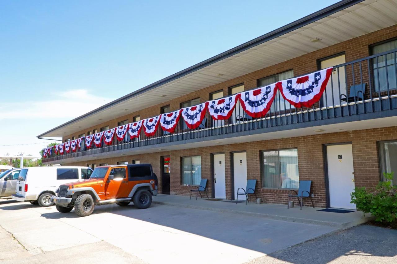Big Sky Motel Roundup ภายนอก รูปภาพ